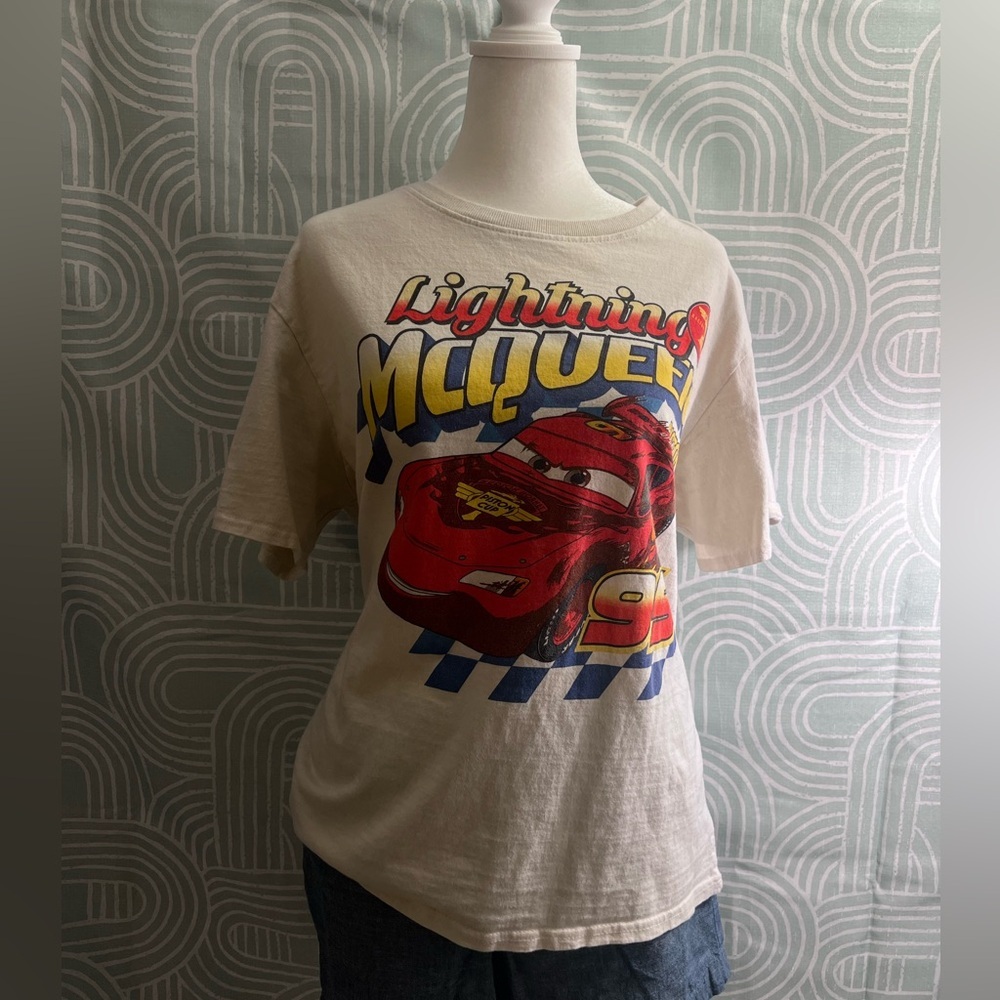 Disney Pixar Cars Lightning McQueen Graphic Tee Piston Cup #95 Size L